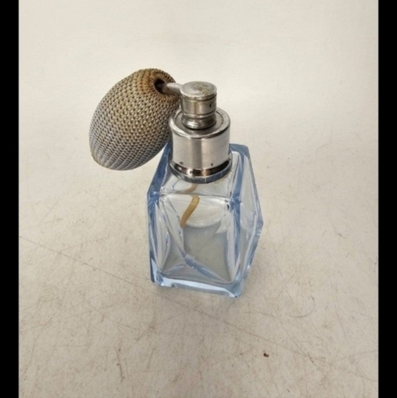 Vintage ice blue perfume bottle with an‎ atomizer - Picture 1 of 5